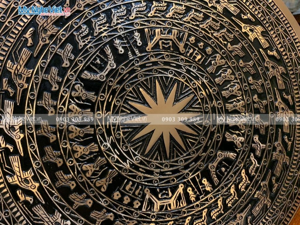 Quà Tặng Đại Hội, Tranh Trống Đồng