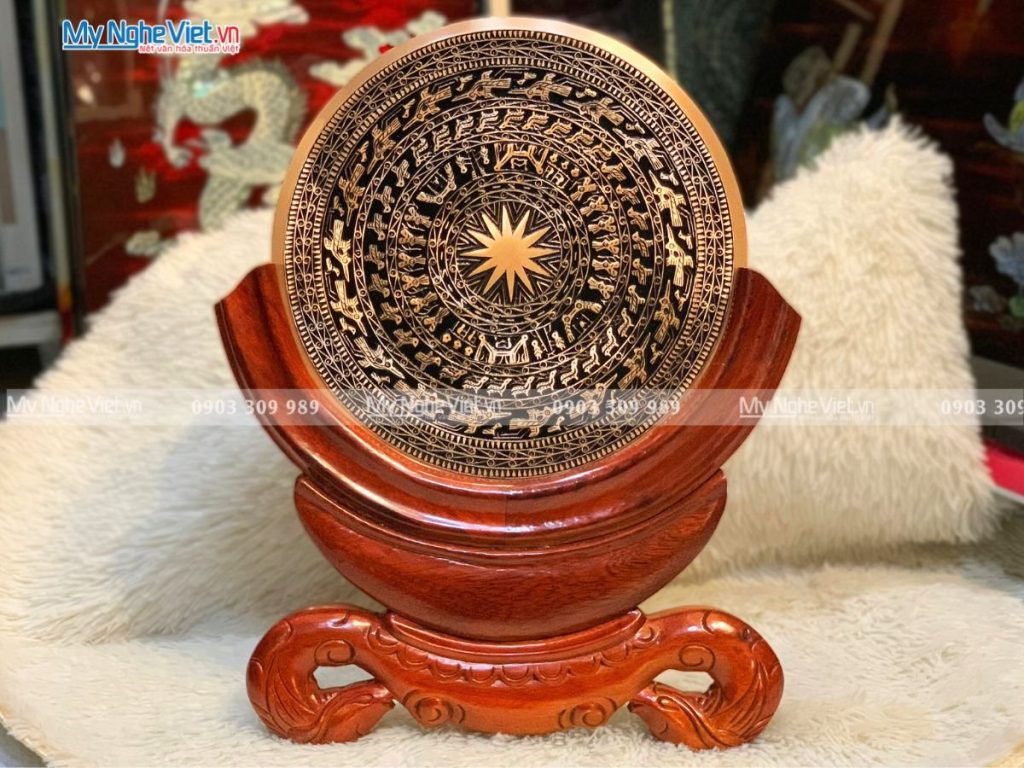 Quà Tặng Đại Hội, Tranh Trống Đồng