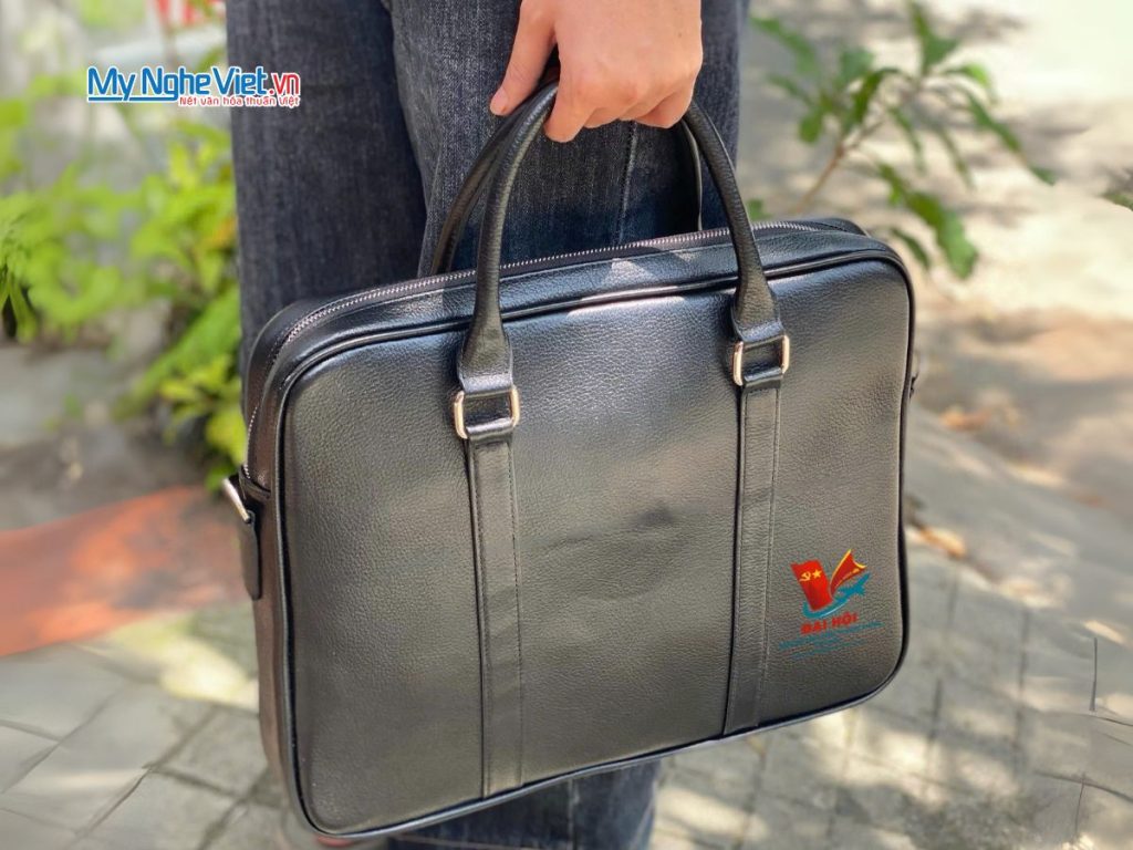 Quà tặng đại hội - Cặp da cao cấp in khắc logo theo yêu cầu