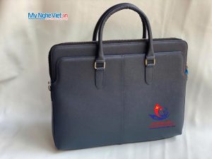 Quà tặng đại hội - Cặp da cao cấp in khắc logo theo yêu cầu