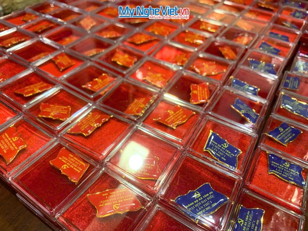Quà tặng đại hội - Huy hiệu phù hiệu cài áo in logo